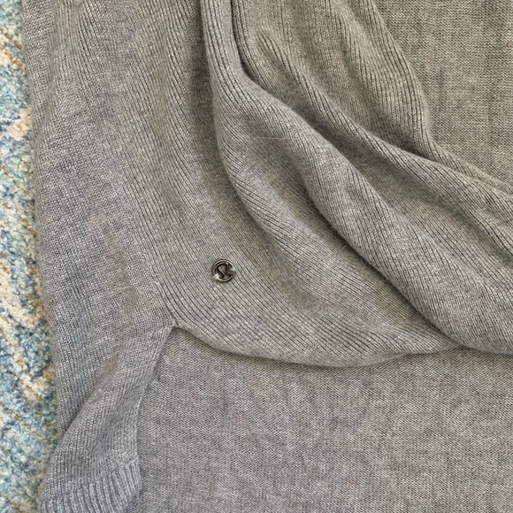 Lululemon sweater - sz 4 - Picture 3 of 4